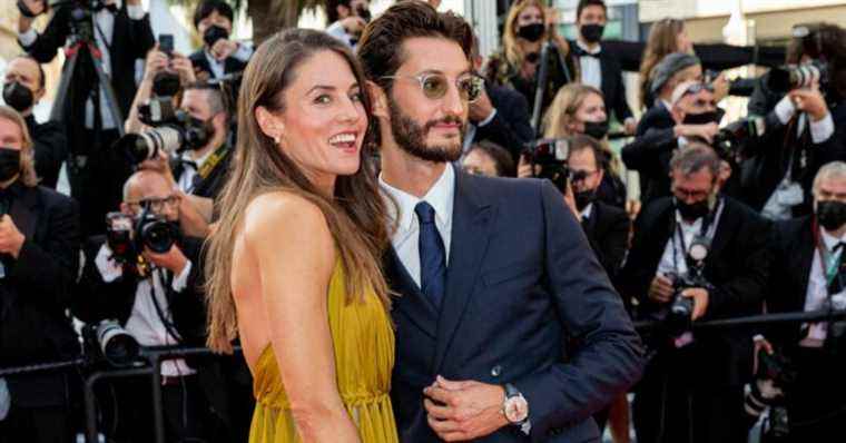 Pierre Niney and Natasha Andrews out of bed: the couple in intimacy, in pajamas and panties