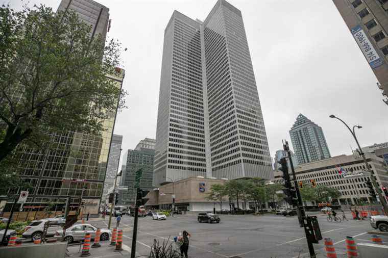 The number of vacant offices in the city center will continue to climb