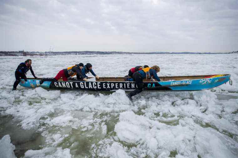 Play in the ice of the river