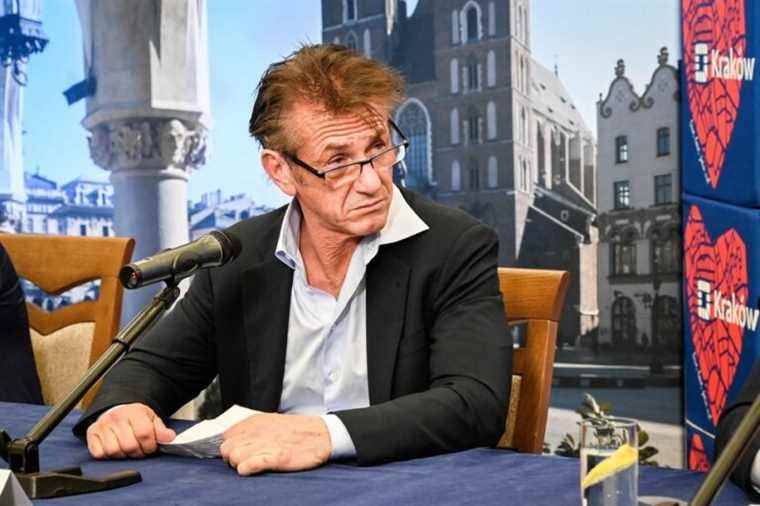 Poland |  Sean Penn supports Ukrainian refugees