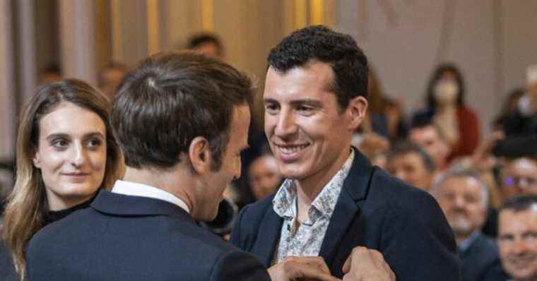 Quentin Fillon Maillet at the Élysée with his mountain of medals: the Olympic champions honored by the Macron couple