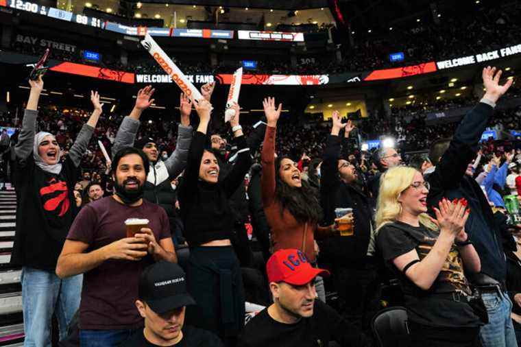 Raptors |  Narrow victory in front of a frenzied crowd in Toronto