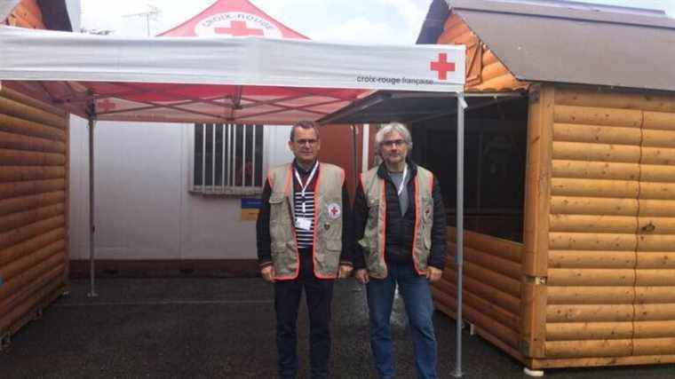 Red Cross volunteers welcome Ukrainian refugees