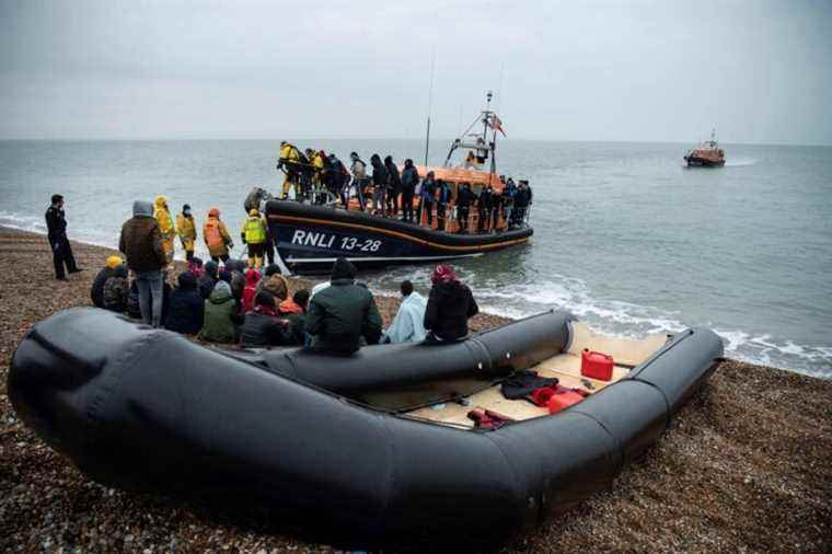 Rescue of 202 migrants trying to cross the English Channel