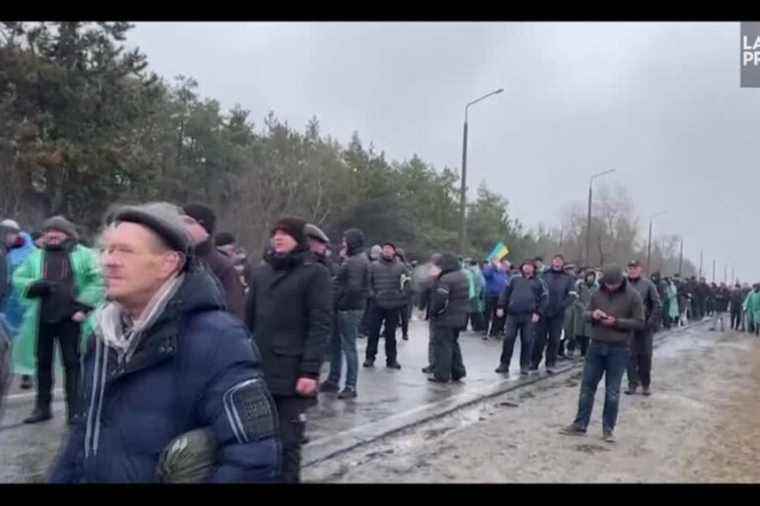 Residents block Russian access to nuclear power plant