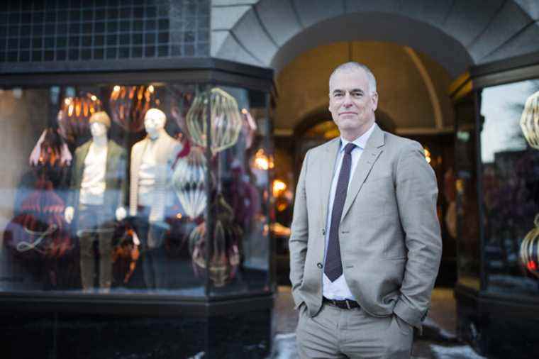 Retail trade |  Historic changing of the guard at Simons