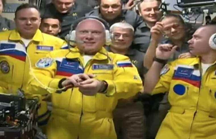 Russia denies cosmonauts wore Ukrainian uniform