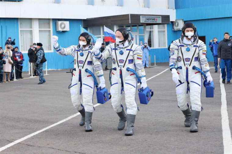 Russian crew rushes to ISS amid war in Ukraine