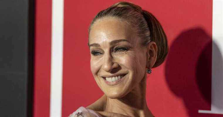 Sarah Jessica Parker sparkling on Broadway and supported by her 3 grown children!