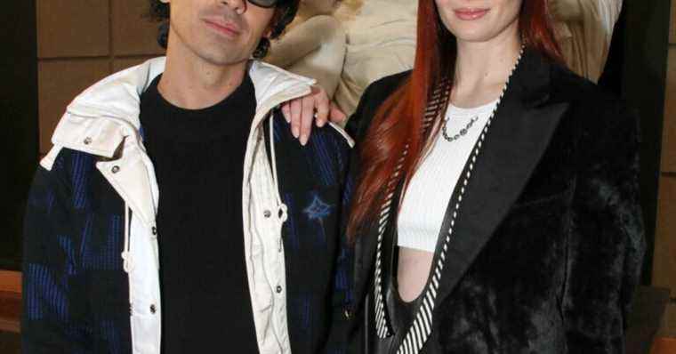 Sophie Turner, pregnant: cool future mother at Fashion Week with Joe Jonas