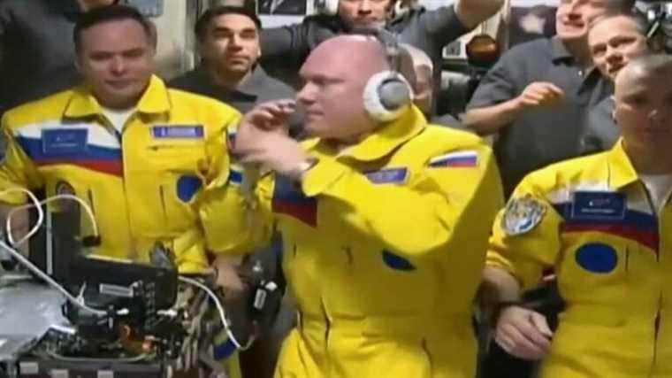 Space: the yellow and blue outfit of the ISS cosmonauts, coincidence or disguised support for Ukraine?