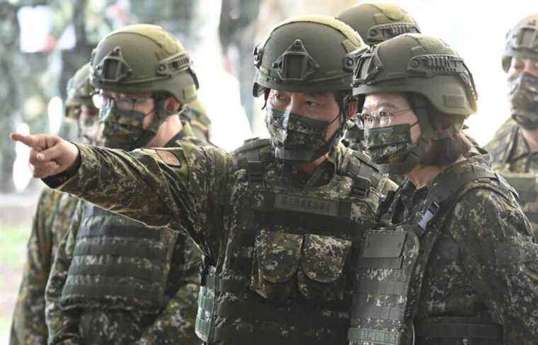 Taiwan trains reservists amid Ukraine concerns