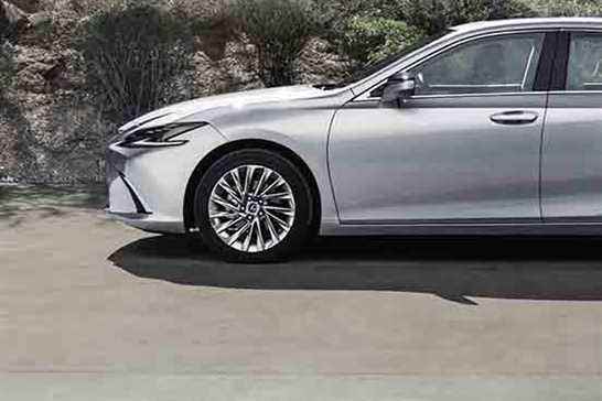 Test bench |  Competition from the Lexus ES