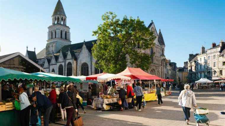 The France Bleu Market Tour stops in Poitiers on March 12