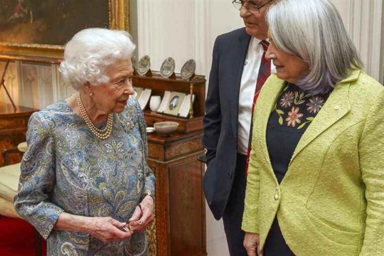 The Governor General meets the Queen to celebrate her 70 years on the throne