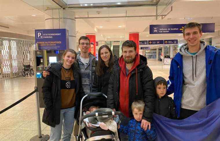 The first Ukrainian families arrive in Quebec