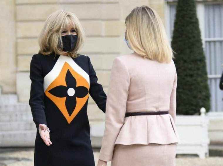 The wife of Ukrainian President Olena Zelenska has established a “friendly” relationship with Brigitte Macron