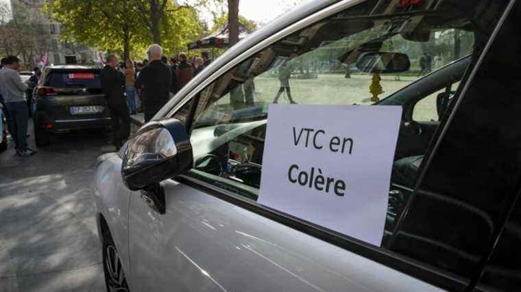 VTC drivers demonstrate across France and demand more protection against rising fuel prices