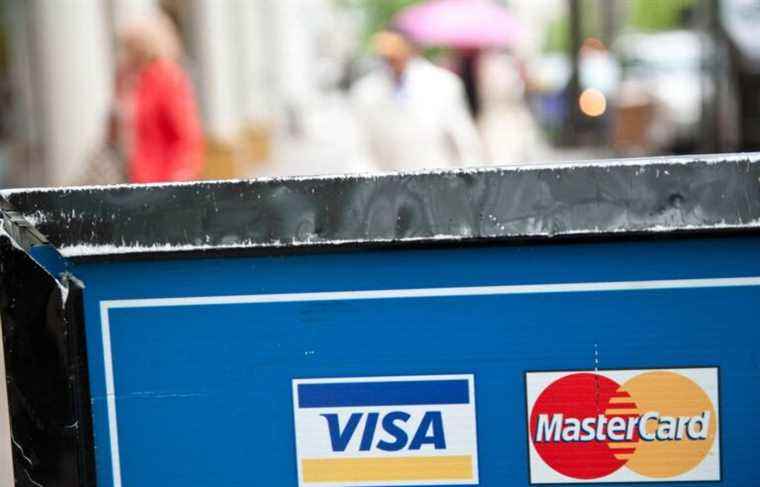 Visa and Mastercard remove Russian banks from their card network