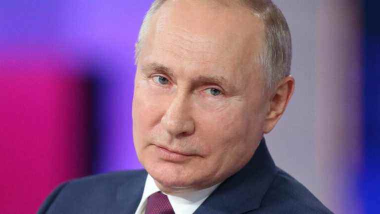 Vladimir Putin remains determined to achieve his objectives “through negotiation or through war”, according to the Elysée