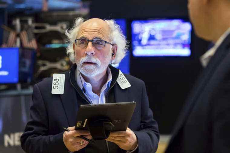 Wall Street opens lower despite strong jobs report