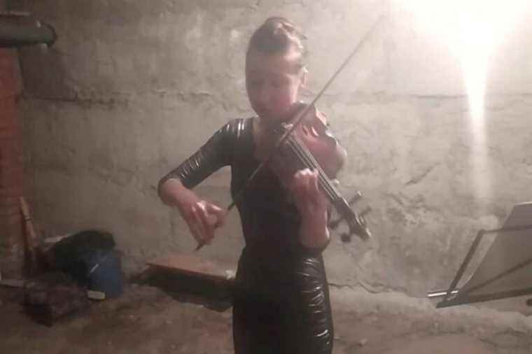 War in Ukraine |  A violinist plays under the bombs to keep morale high