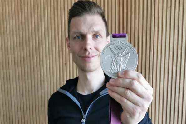 War in Ukraine |  German cyclist auctions his medal to help Ukrainian children