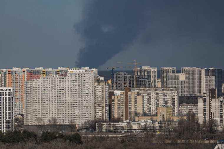 While waiting for the Russian assault, Kyiv blows the time of a curfew