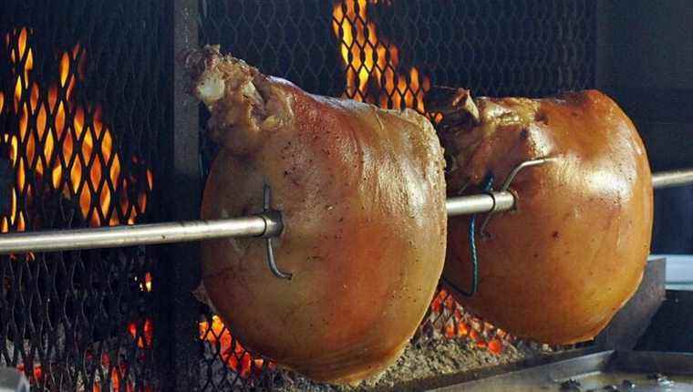 Wood-fired meats, rotisserie, rotisserie with Caude Bellang Traiteur Entrelacs