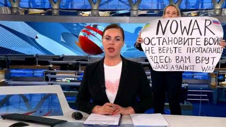 a protester opposed to the war in Ukraine interrupts the television news