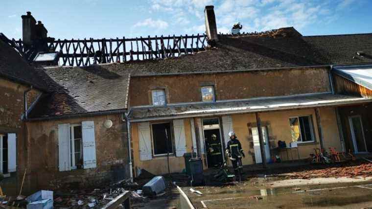 after the fire of their school the parents of students launch a solidarity kitty