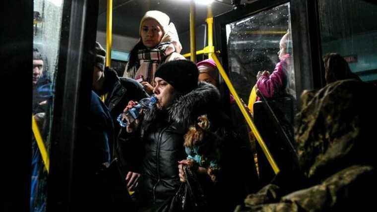 at least 35,000 civilians were evacuated on Wednesday, President Volodymyr Zelensky announces