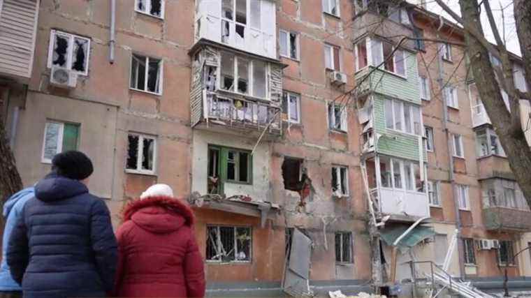 civilians stranded in Mariupol, Ukraine accuses Russia of not respecting ceasefires