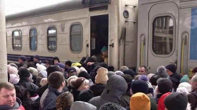 civilians try to flee the city of Zaporizhia