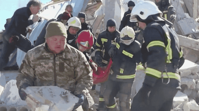 deadly Russian strikes on a military barracks in Mykolaiv