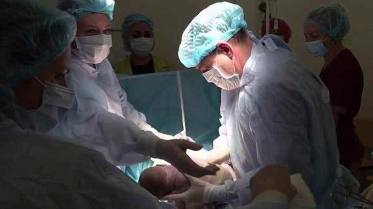 deliveries continue in a maternity hospital in Kiev