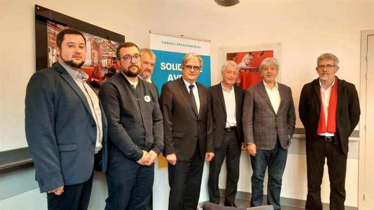 four associations receive a check for 20,000 euros