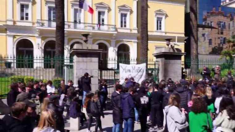 in Corsica, gatherings to pay tribute