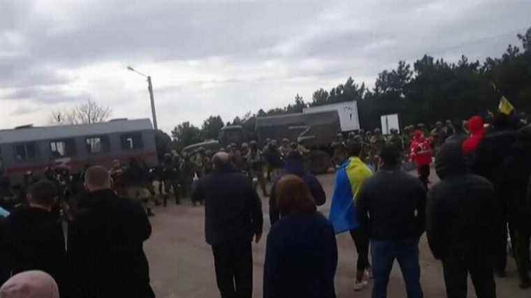 in Kherson, civilians protest against the Russian occupier