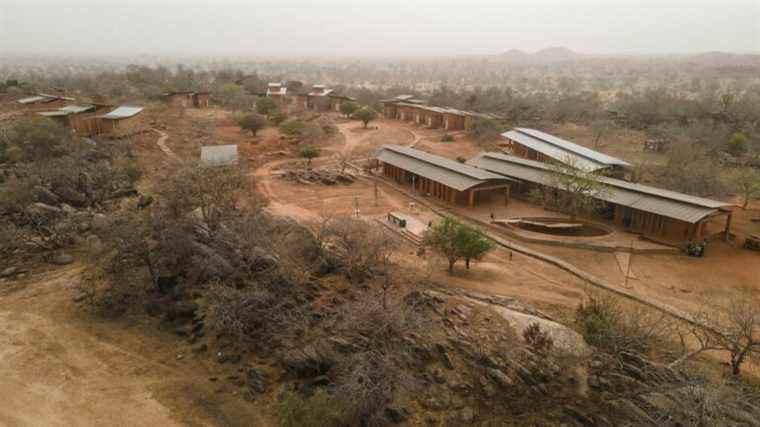 in Laongo, the astonishing “village-opera” by architect Francis Kéré, winner of the 2022 Pritzker Prize