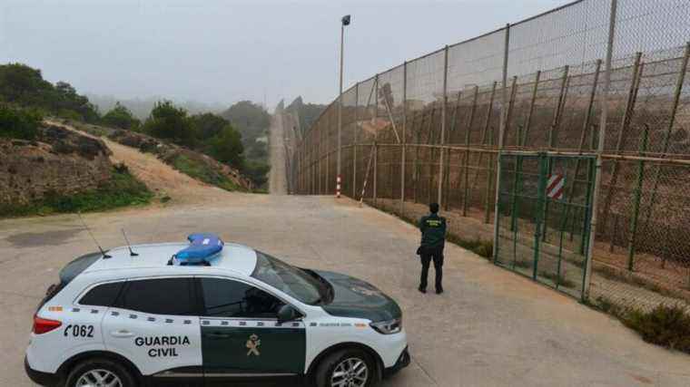 nearly 500 migrants entered the Spanish enclave of Melilla