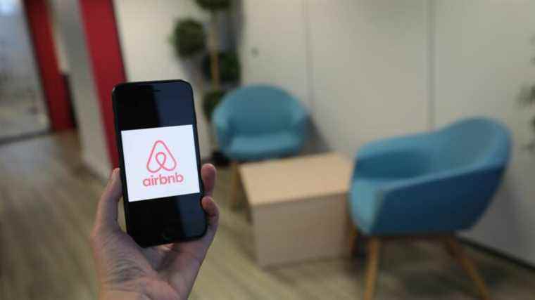 of French people book accommodation on Airbnb to financially help the population facing the fighting