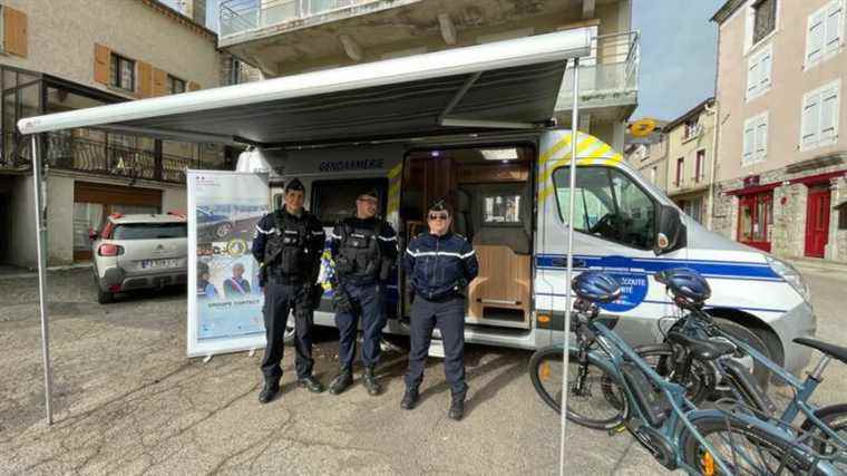 on the Montagne Ardéchoise, a traveling brigade of gendarmes facilitates the proxies