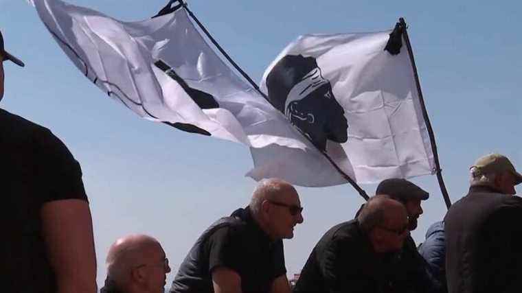 strong emotion in Corsica, a few hours before the funeral