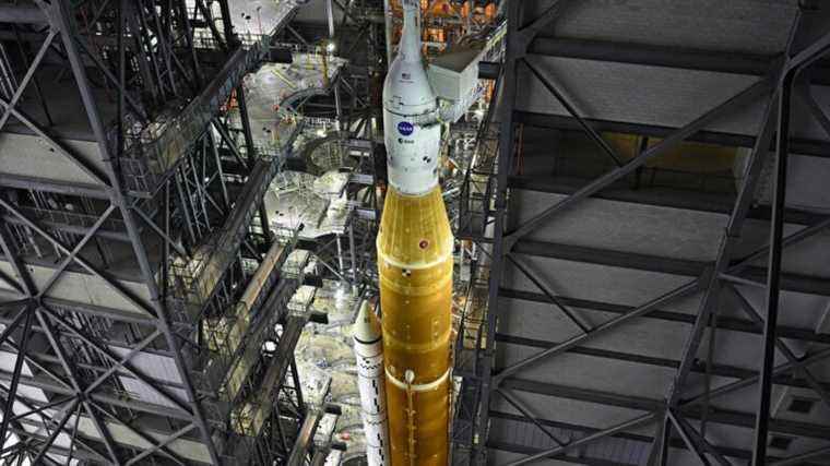 the SLS rocket, which will carry the next astronauts to the Moon, begins its tests