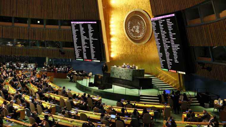 the UN General Assembly “demands” massively the withdrawal of the Russian army