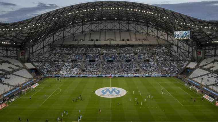 the Vélodrome de Marseille will be in the colors of the country for each match until the end of the conflict