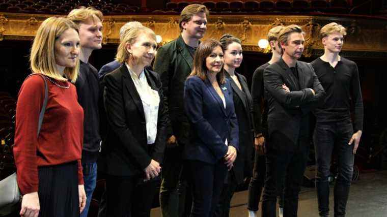 the recognition of the dancers of the Kyiv City Ballet welcomed to the Théâtre du Châtelet