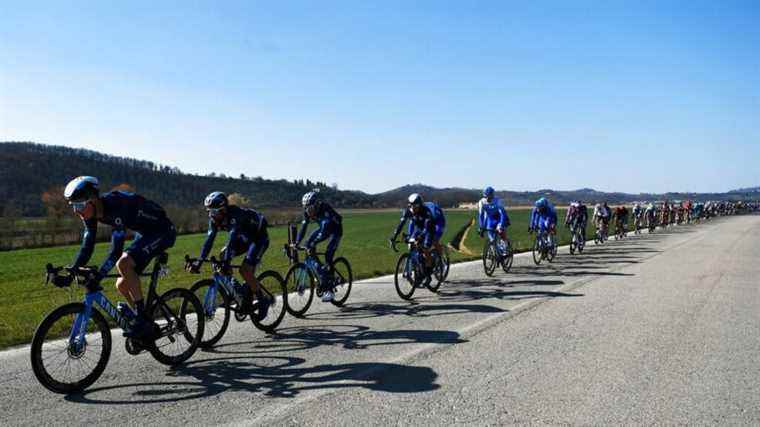 the riders have entered the final circuit in Bellante, the peloton is getting closer… Follow the 4th stage