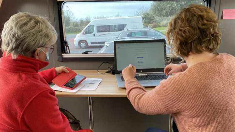 these millions of French people forgotten in increasingly connected administrative procedures